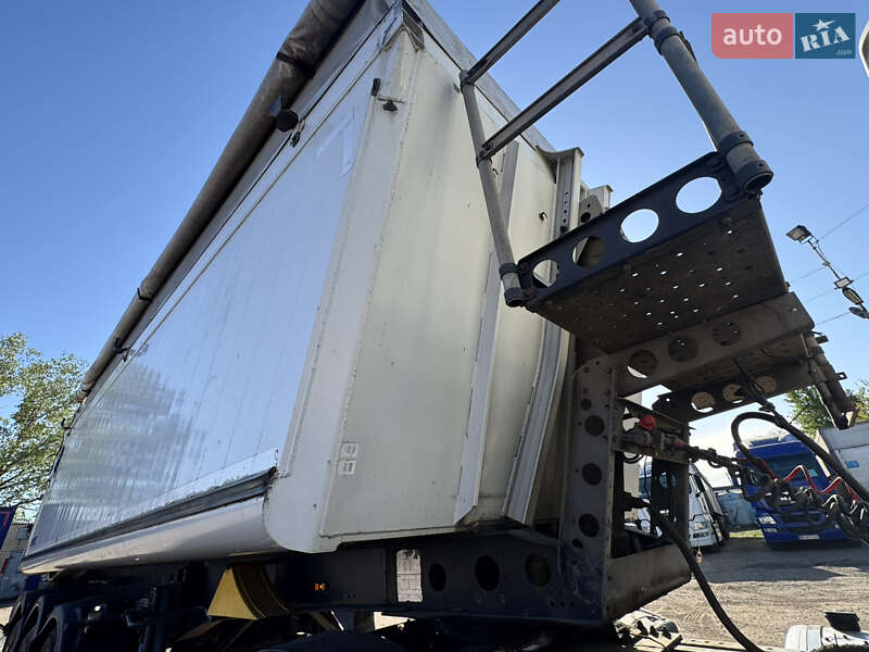 Самосвал полуприцеп Schmitz Cargobull SKI 2011 в 