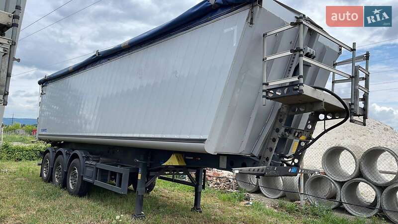 Самоскид причіп Schmitz Cargobull SKI 2017 в Дніпрі