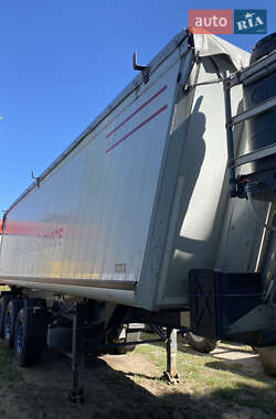 Самосвал полуприцеп Schmitz Cargobull SKI 2007 в 