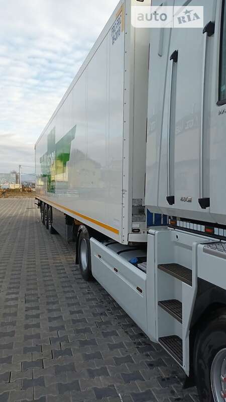 Рефрижератор полуприцеп Schmitz Cargobull SKO 24 2005 в Иршаве