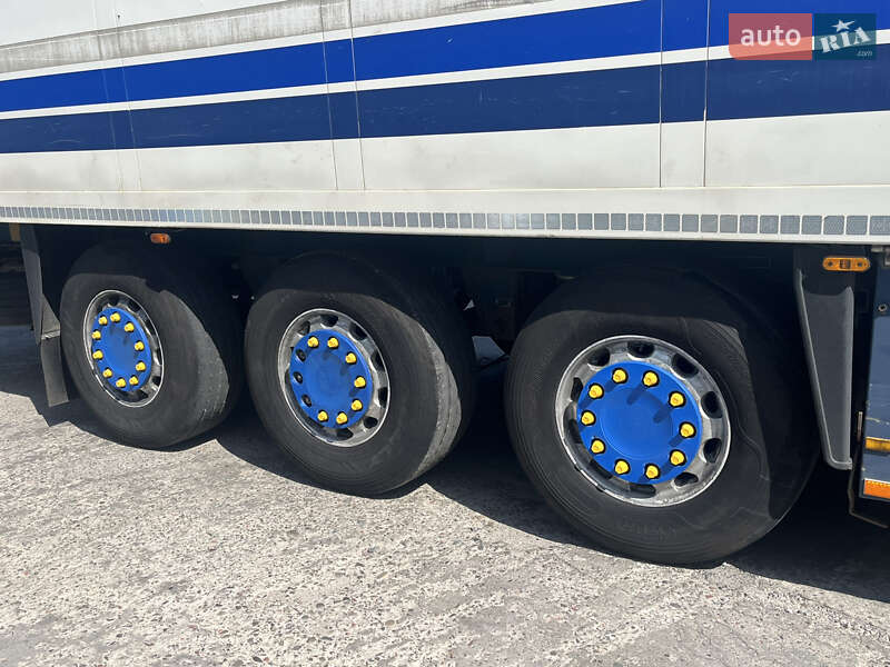 Рефрижератор полуприцеп Schmitz Cargobull SKO 24 2004 в Львове