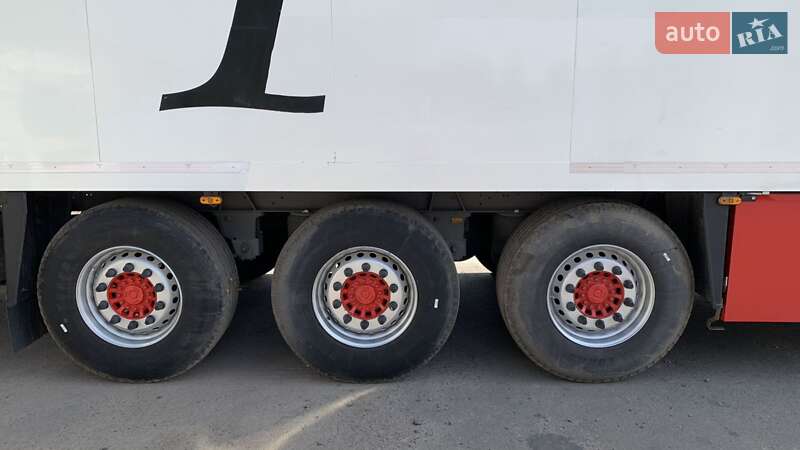 Рефрижератор полуприцеп Schmitz Cargobull SKO 24 2007 в Нежине