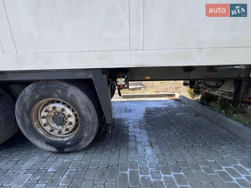 Рефрижератор Schmitz Cargobull SKO 24 2002 в Львове