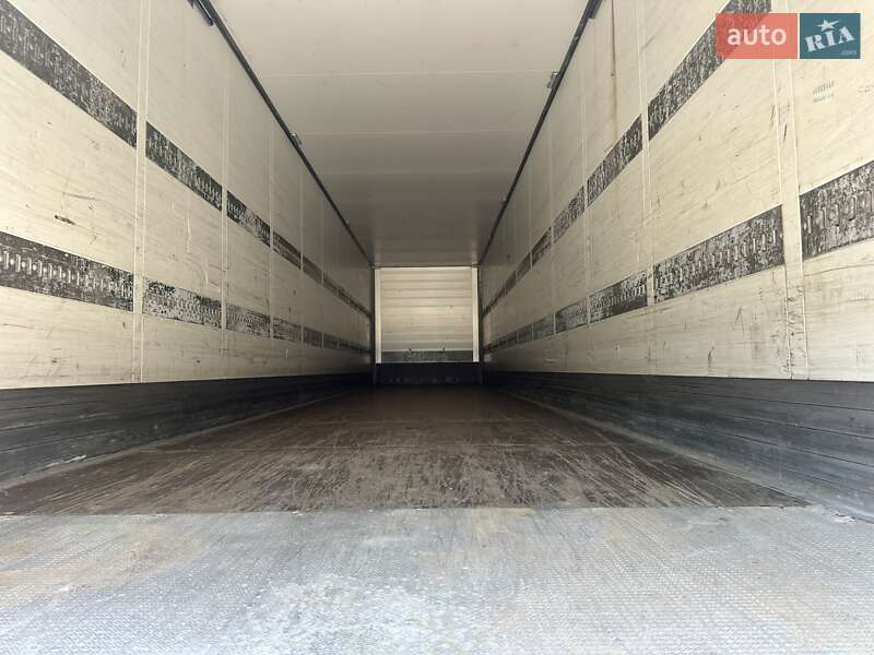 Изотермическая будка Schmitz Cargobull SKO 24 2013 в Калуше