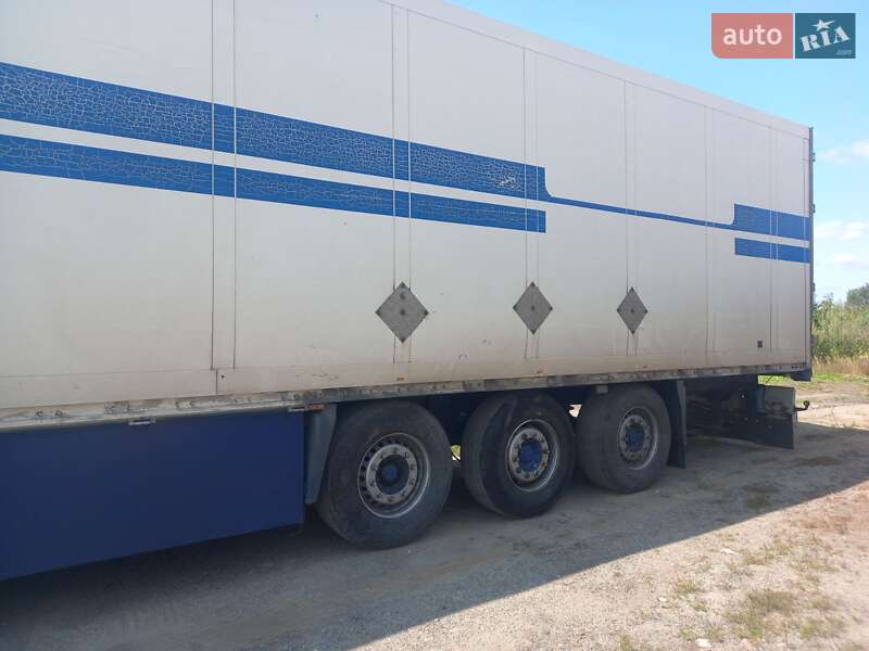 Изотермическая будка Schmitz Cargobull SKO 24 2003 в Львове