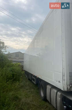 Рефрижератор полуприцеп Schmitz Cargobull SKO 24 2003 в Черновцах