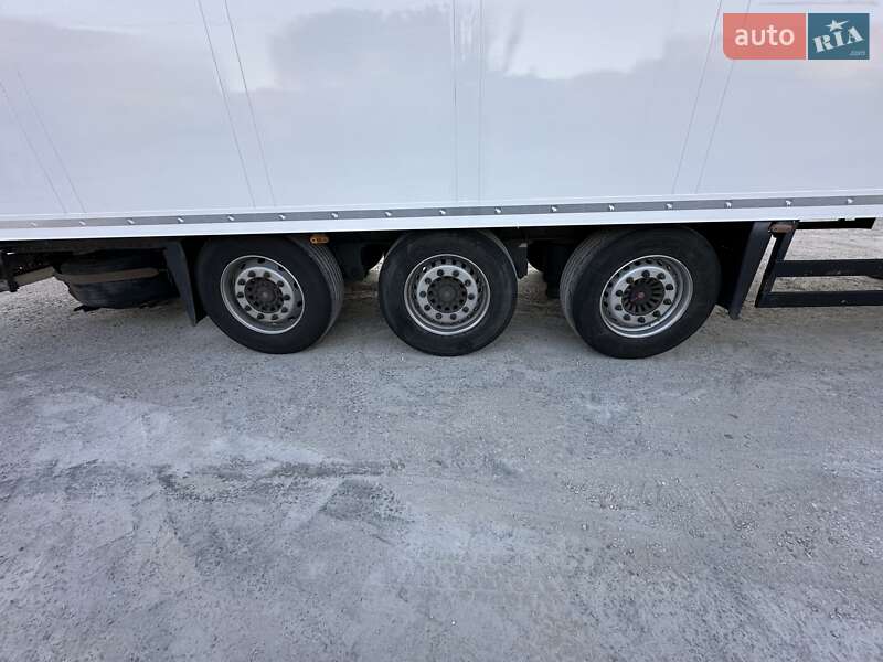 Рефрижератор напівпричіп Schmitz Cargobull SKO 24 2006 в Дніпрі