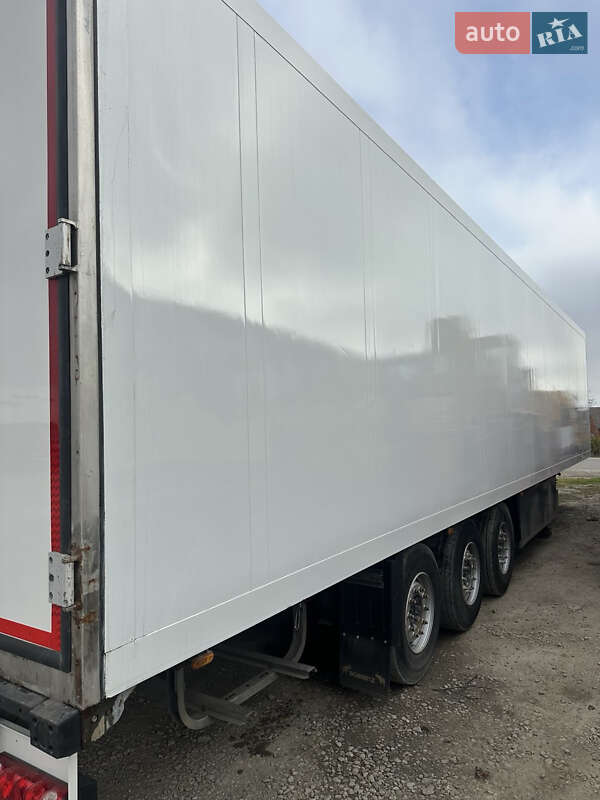 Рефрижератор напівпричіп Schmitz Cargobull SKO 24 2007 в Чернівцях