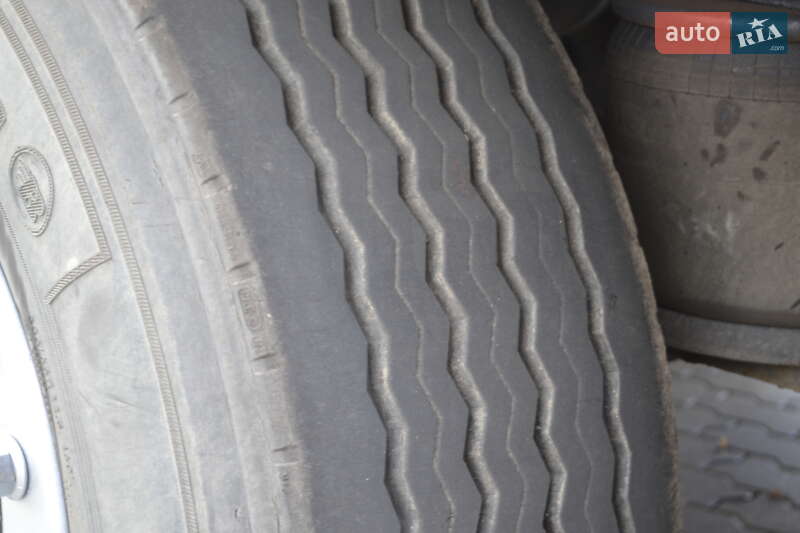 Ізотермічна будка Schmitz Cargobull SKO 24 2003 в Хусті