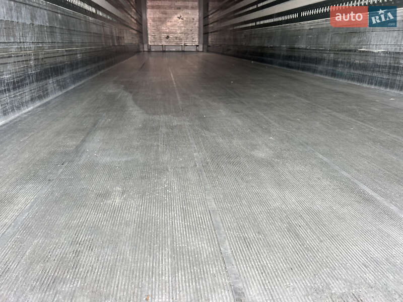 Рефрижератор полуприцеп Schmitz Cargobull SKO 24 2015 в Луцке
