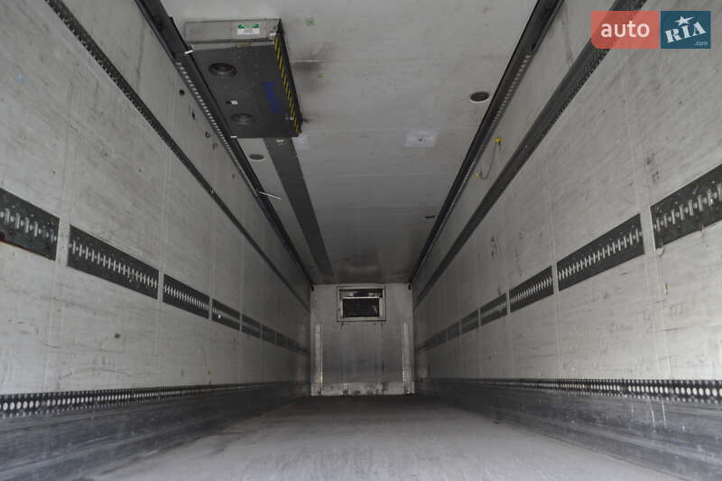 Изотермическая будка Schmitz Cargobull SKO 24 2006 в Хусте