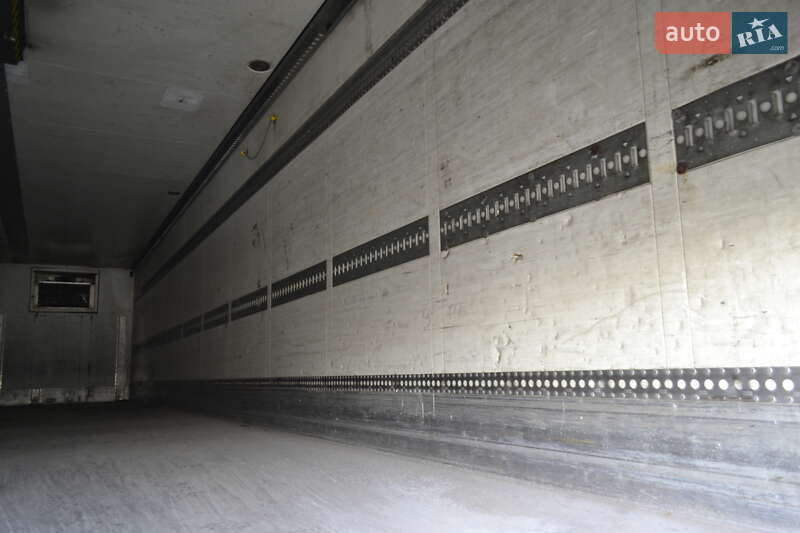 Изотермическая будка Schmitz Cargobull SKO 24 2006 в Хусте