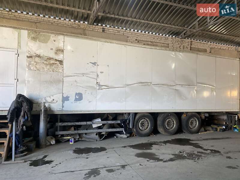 Изотермическая будка Schmitz Cargobull SKO 2013 в Киеве