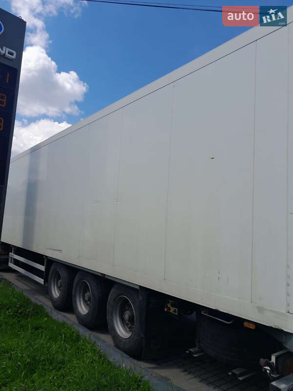 Рефрижератор полуприцеп Schmitz Cargobull SKO 2007 в Черновцах
