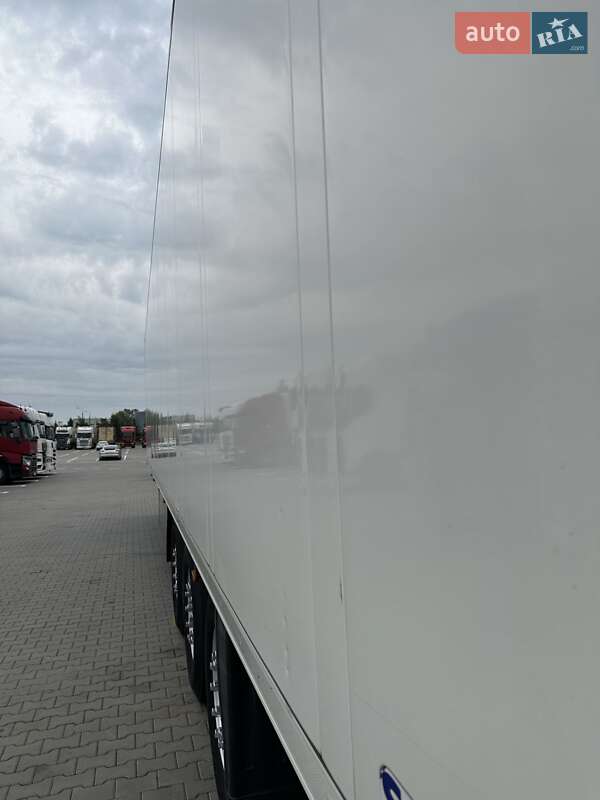 Рефрижератор полуприцеп Schmitz Cargobull SKO 2012 в Николаеве