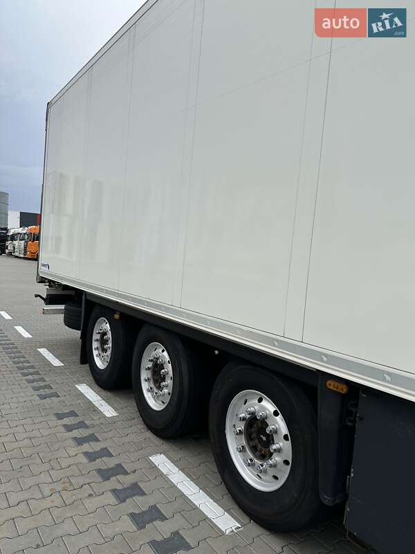 Рефрижератор полуприцеп Schmitz Cargobull SKO 2012 в Николаеве