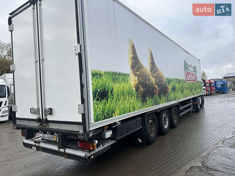Изотермическая будка Schmitz Cargobull SKO 2013 в Калуше