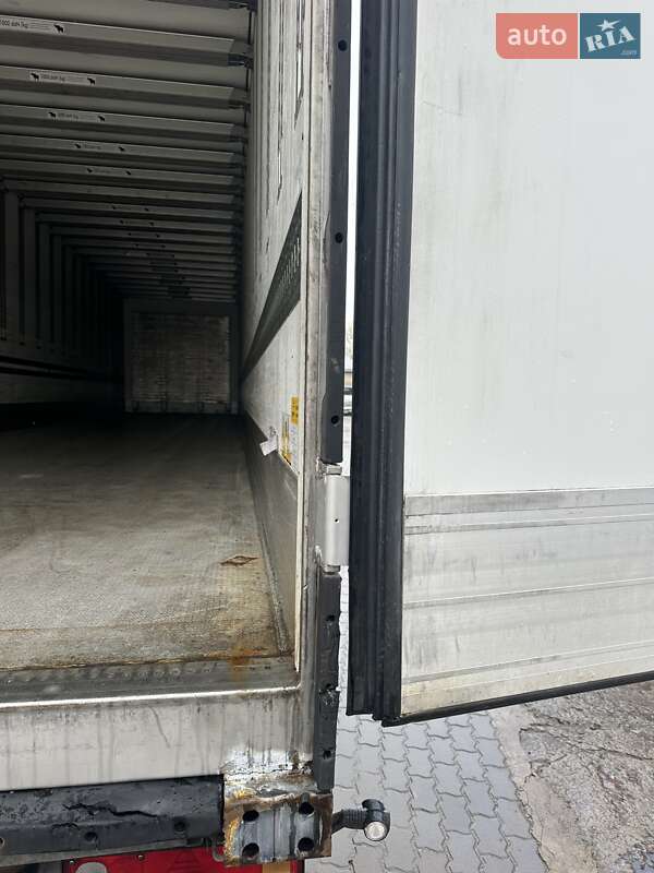 Изотермическая будка Schmitz Cargobull SKO 2013 в Калуше