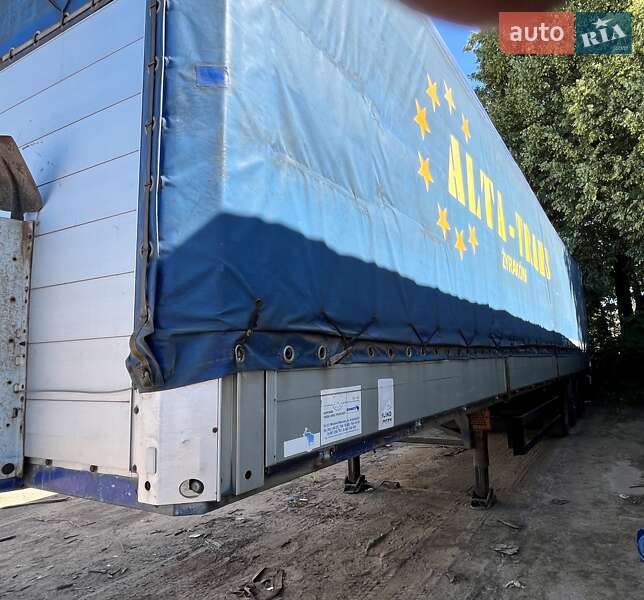 Бортовий напівпричіп Schmitz Cargobull SPR 24 2004 в Львові
