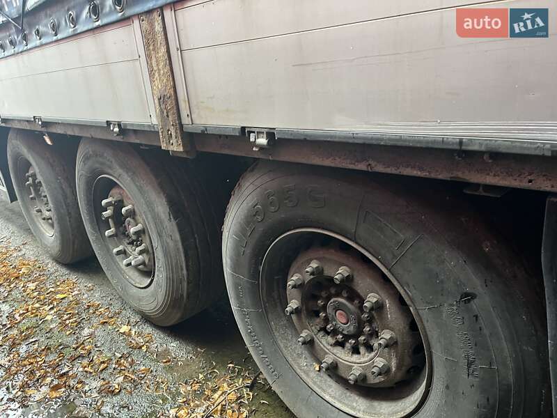 Бортовий напівпричіп Schmitz Cargobull SPR 24 2004 в Львові
