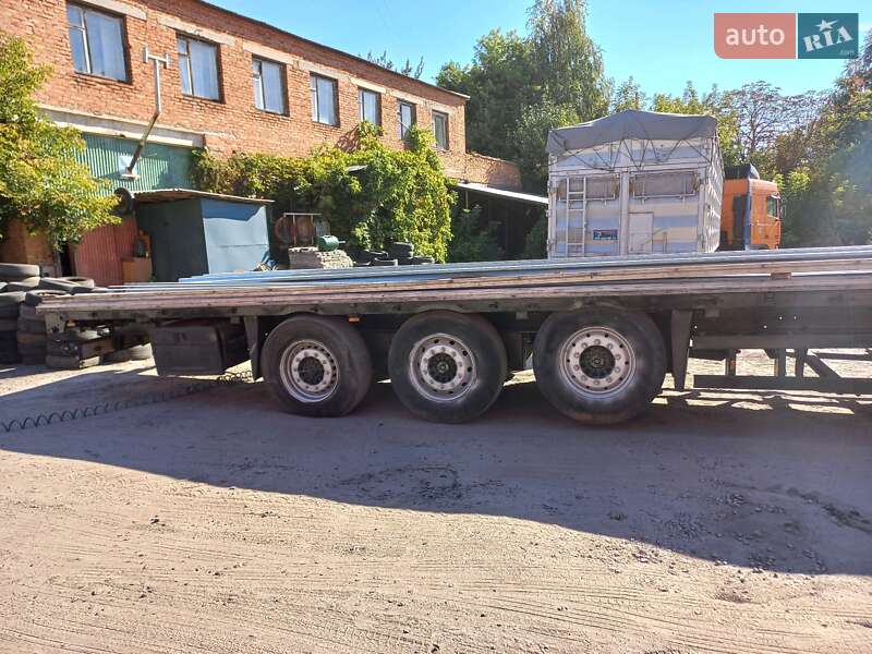 Бортовой полуприцеп Schmitz Cargobull SPR 2003 в Тростянце