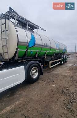 Цистерна полуприцеп Schmitz S-01 2004 в Долинской