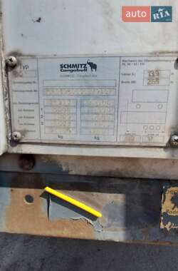 Бортовой полуприцеп Schmitz S-01 2004 в 