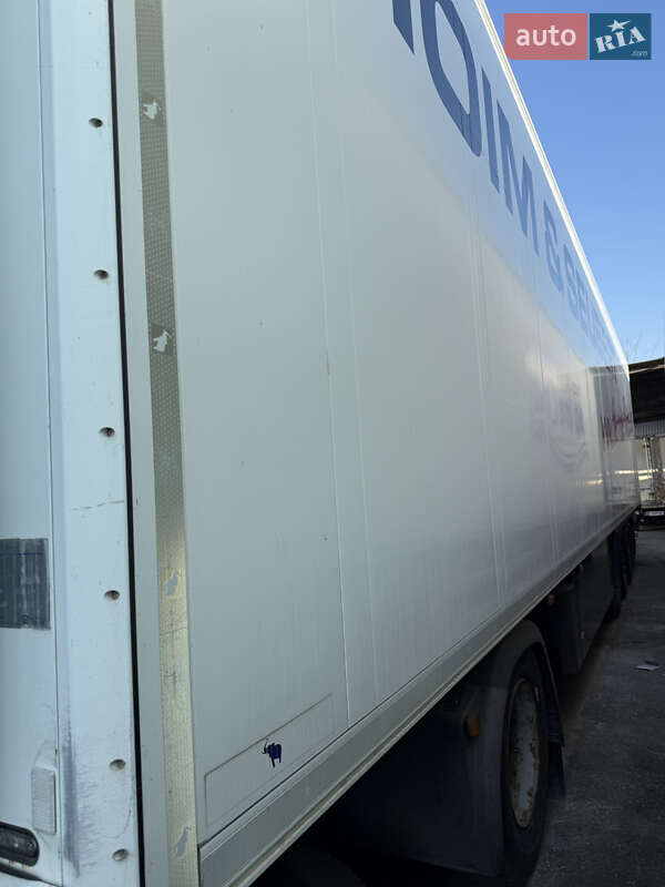 Рефрижератор напівпричіп Schmitz SCB 2012 в Чернівцях