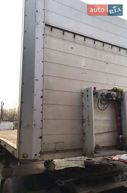 Бортовой полуприцеп Schmitz SCS 24 2001 в 