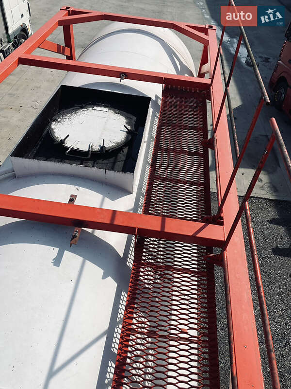 Цистерна напівпричіп Schmitz SCS 24 2005 в Києві