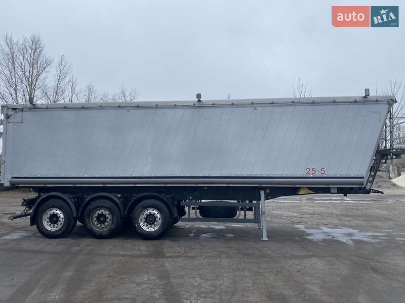 Зерновоз - полуприцеп Schmitz SKI 24 2014 в Кременчуге