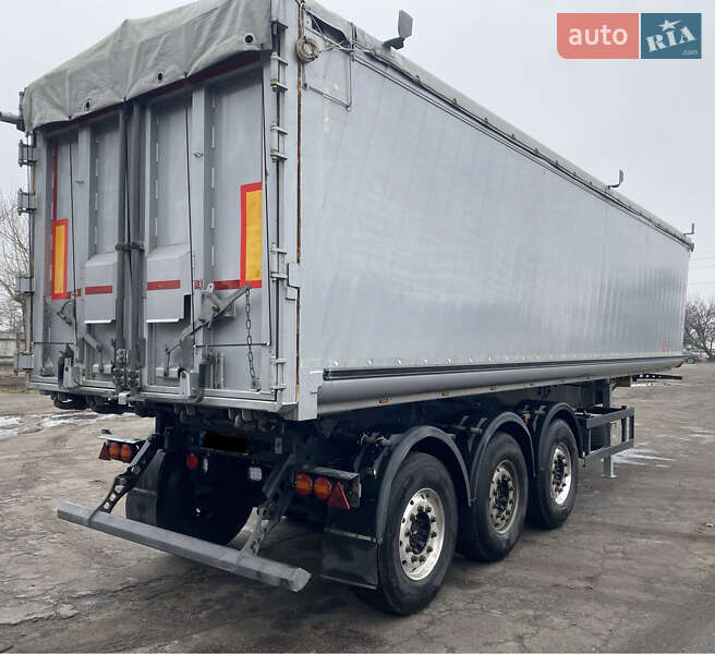 Зерновоз - полуприцеп Schmitz SKI 24 2014 в Кременчуге