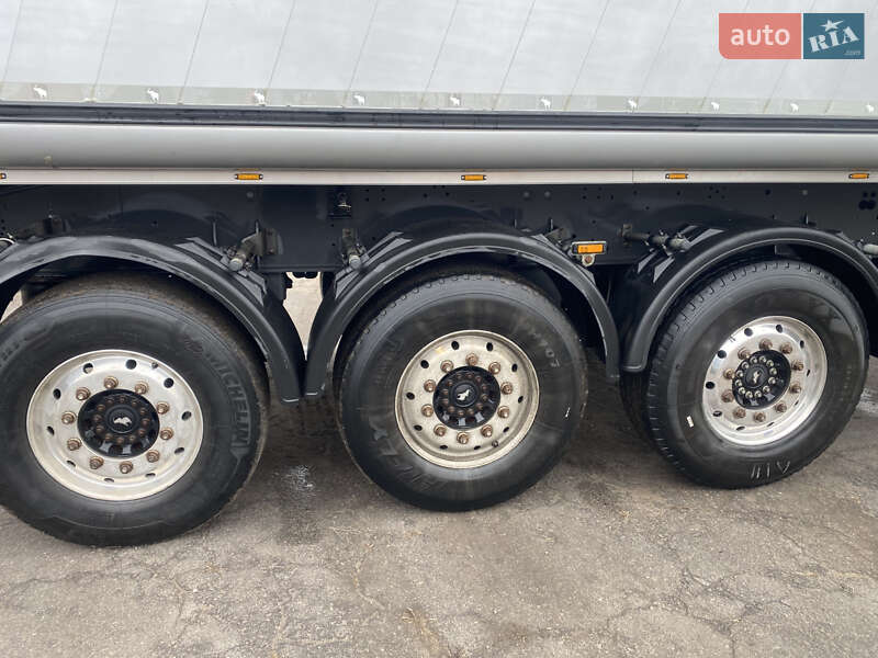 Зерновоз - полуприцеп Schmitz SKI 24 2014 в Кременчуге