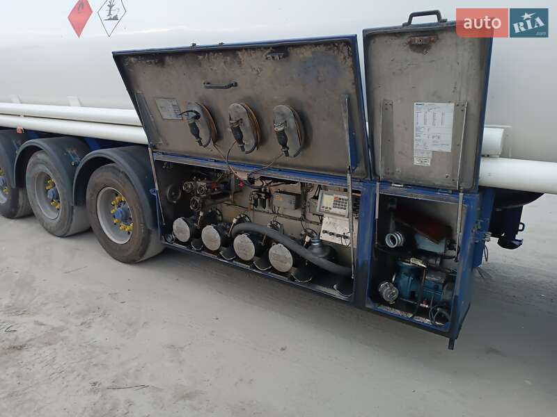Цистерна напівпричіп Schrader Z-STA 24 2011 в Житомирі