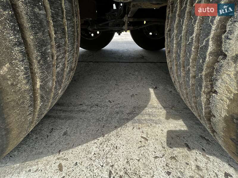 Цистерна напівпричіп Schrader Z-STA 24 2004 в Львові