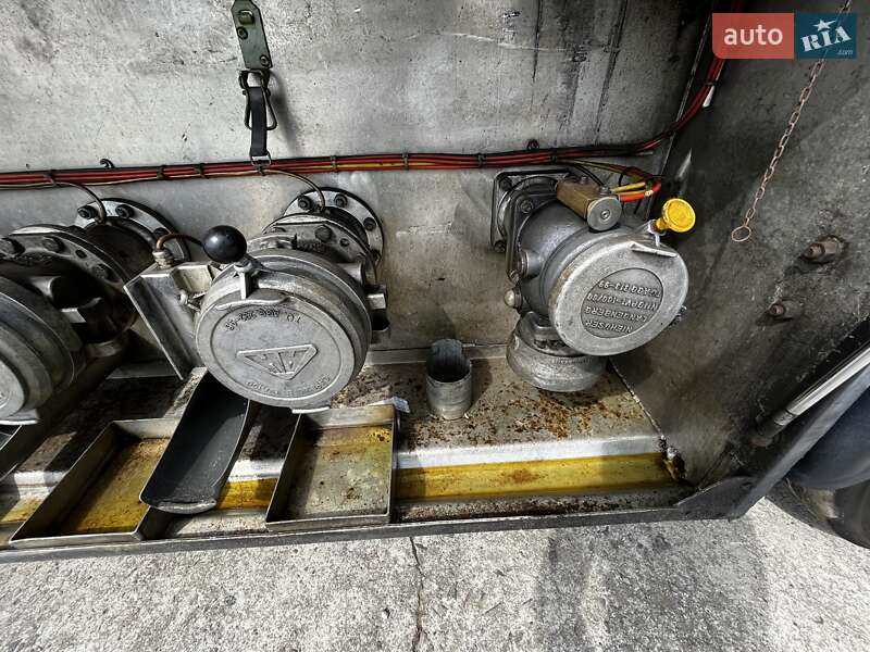 Цистерна напівпричіп Schrader Z-STA 24 2004 в Львові