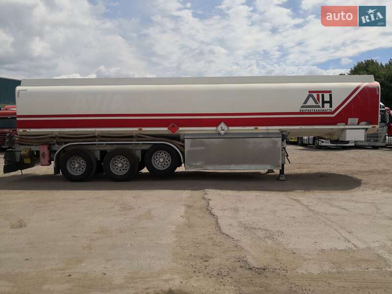 Цистерна полуприцеп Schwarzmuller J-Serie 1998 в Каменском