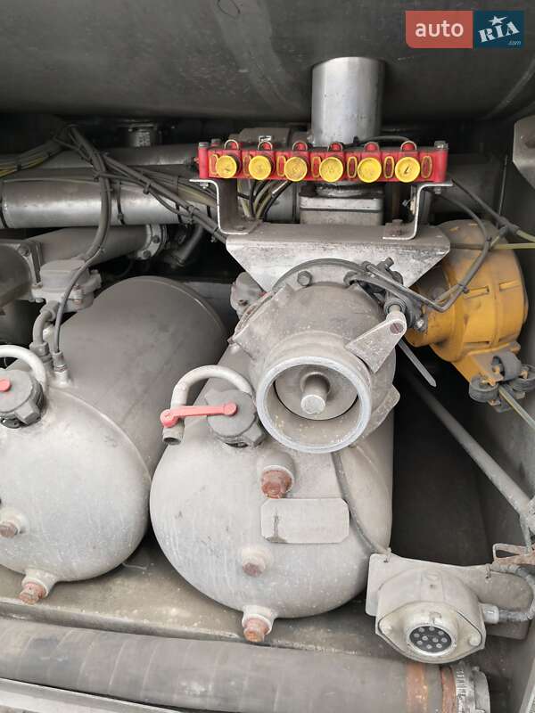 Цистерна полуприцеп Schwarzmuller J-Serie 1998 в Каменском