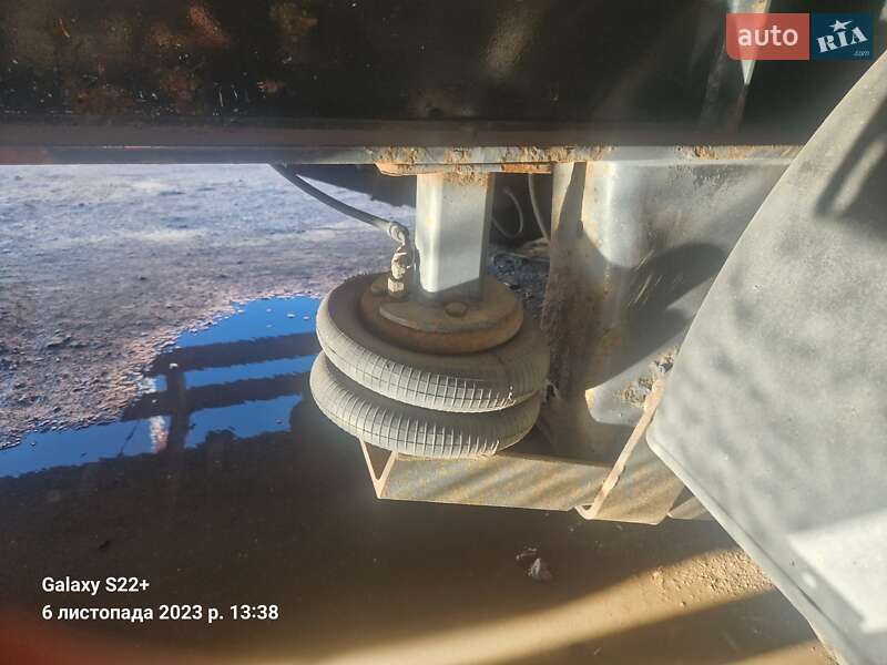 Бортовий напівпричіп Schwarzmuller Mega 2009 в Полтаві