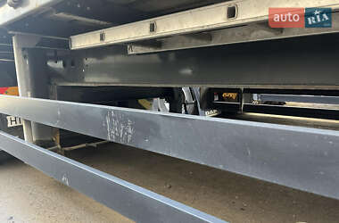 Бортовой полуприцеп Schwarzmuller S-1 2012 в 
