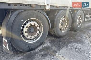Бортовой полуприцеп Schwarzmuller S1 2013 в 