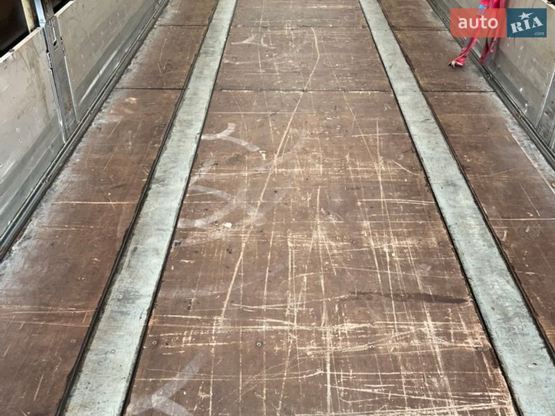 Тентований борт (штора) - напівпричіп Schwarzmuller SAF 2017 в Іршаві