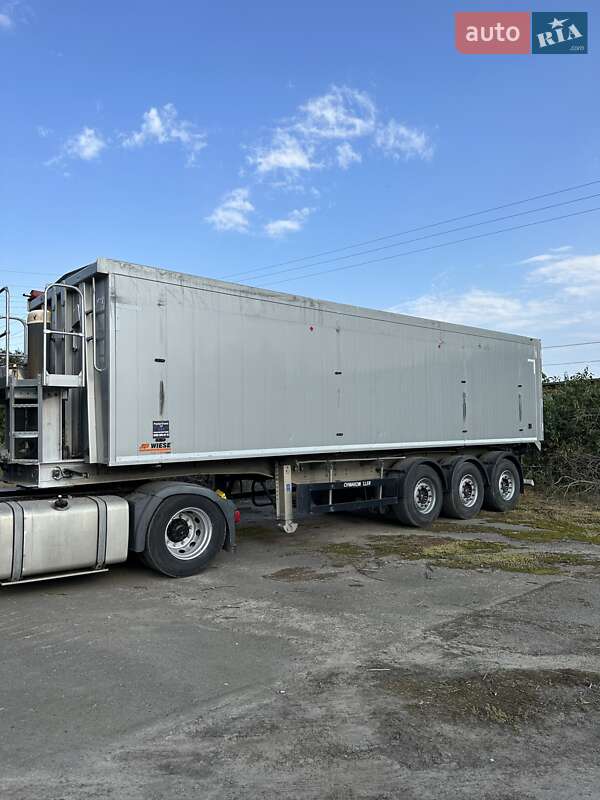 Зерновоз - полуприцеп Schwarzmuller SK 2018 в Львове