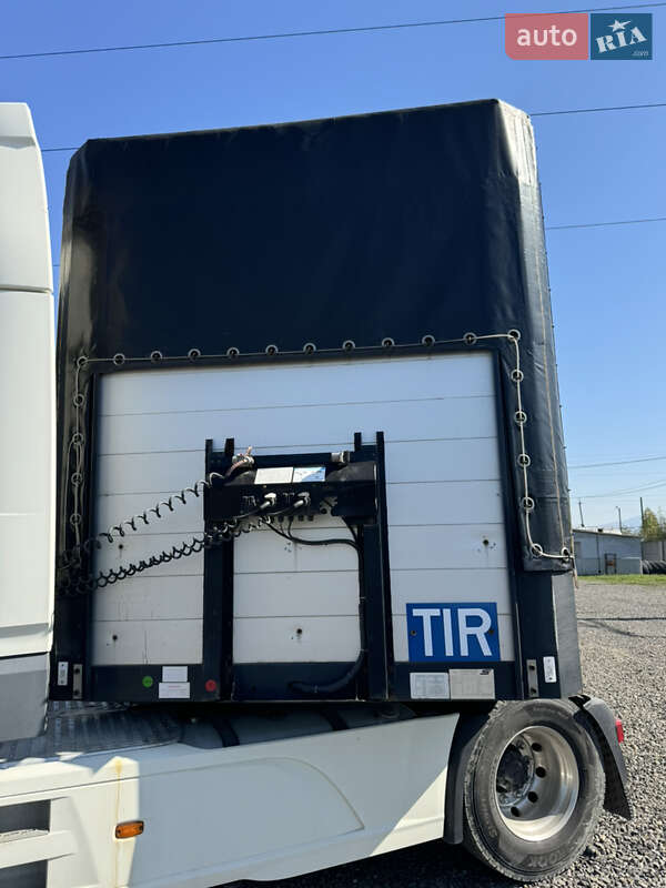 Бортовой полуприцеп Schwarzmuller SPA 2012 в Иршаве