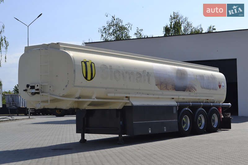 Цистерна полуприцеп Schwarzmuller TS 2006 в Хусте