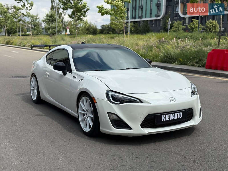Купе Scion FR-S 2015 в Киеве