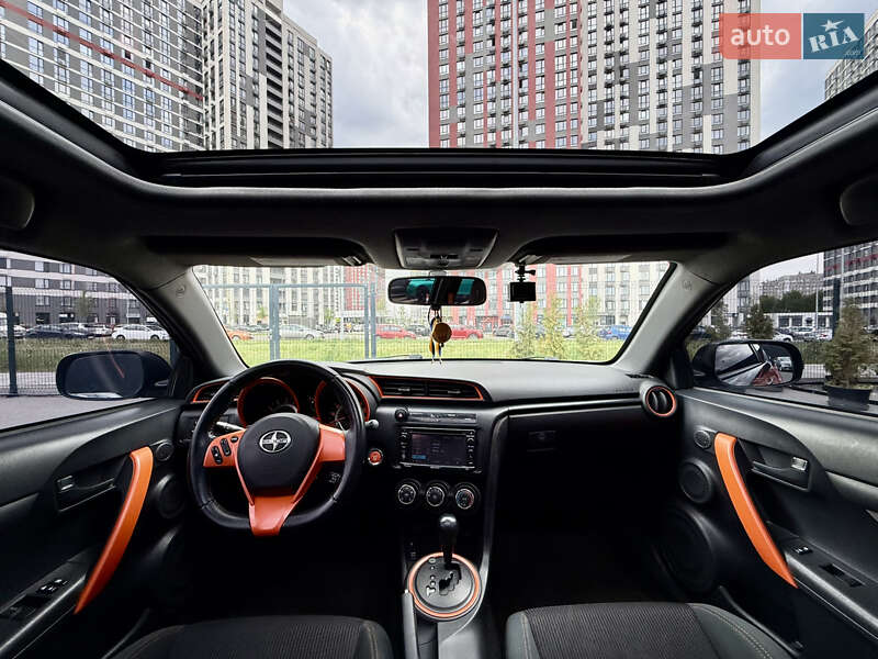 Купе Scion tC 2014 в Киеве