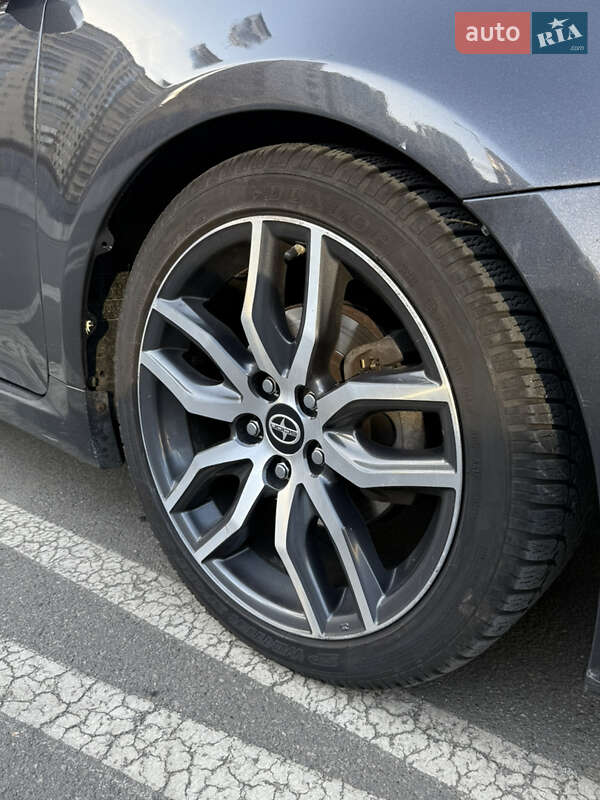 Купе Scion tC 2014 в Киеве