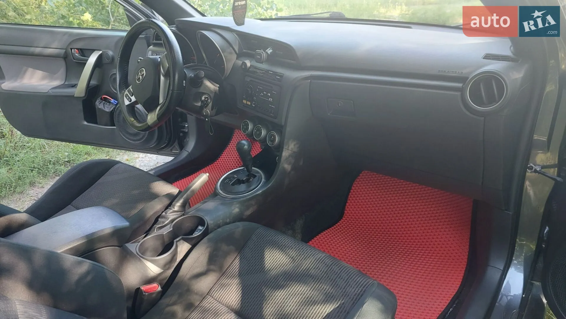 2011 Scion tC - мініатюра 17