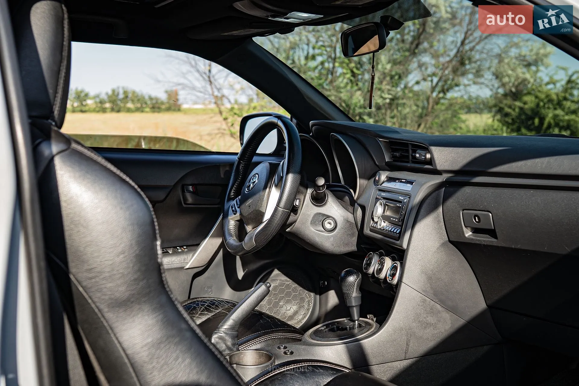2010 Scion tC - мініатюра 5